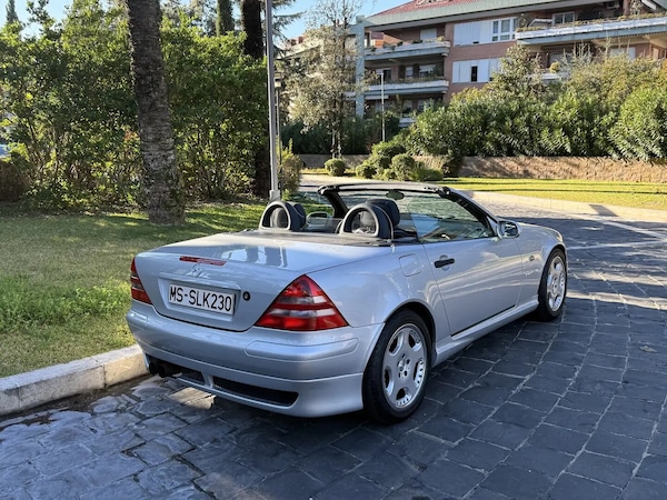 Mercedes SLK 230, quella guidata da Schumacher è in vendita
