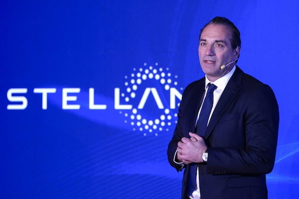 L'auto elettrica fa perdere oltre 20 miliardi a Stellantis: crisi nera in Nord America