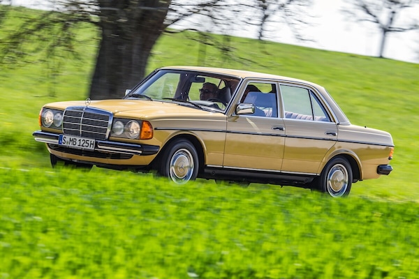 Cinquant’anni di Mercedes-Benz W123, l’auto che ha definito il concetto di affidabilità moderna