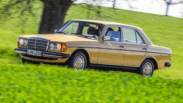 Cinquant’anni di Mercedes-Benz W123, l’auto che ha definito il concetto di affidabilità moderna