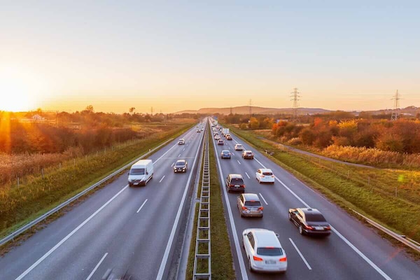Mercato auto usate 2025: prezzi in calo ma valori ancora alti in Italia