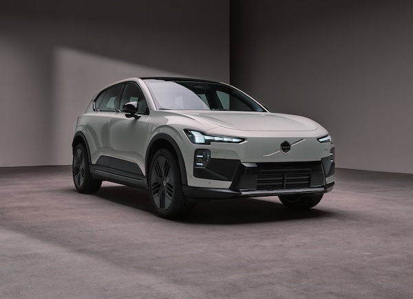 Volvo EX60, tanta tecnologia per il nuovo Suv elettrico svedese