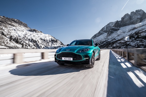 Aston Martin DBX S, un Suv da 007