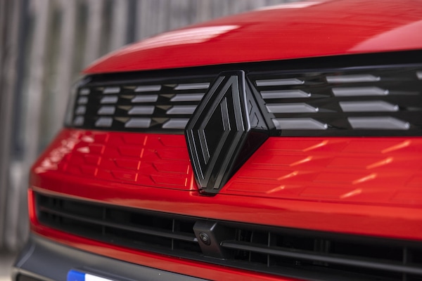 Renault E-Tech, il full hybrid su strada con Symbioz e Austral