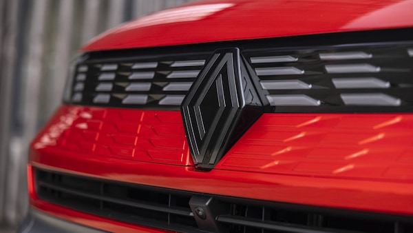 Renault E-Tech, il full hybrid su strada con Symbioz e Austral