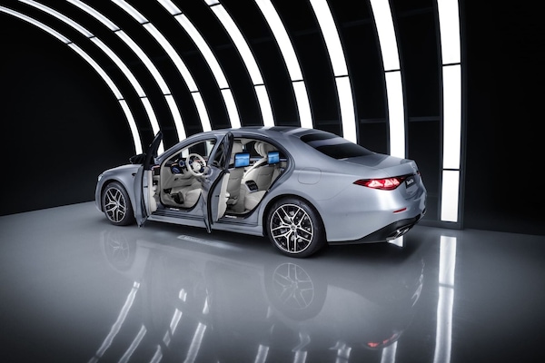 Mercedes Classe S 2026, tecnologie top e lusso V8