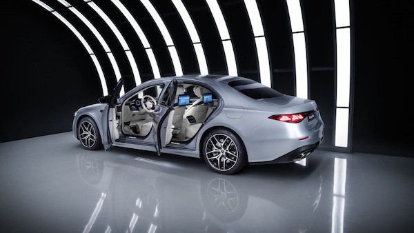 Mercedes Classe S 2026, tecnologie top e lusso V8