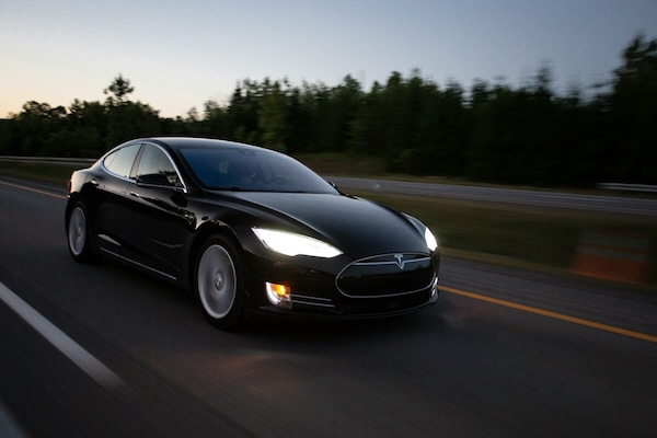 Tesla ferma Model S e Model X: la fine di un’era che racconta il nuovo corso
