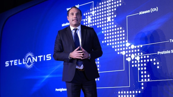 Stellantis crolla in Borsa, pesano i costi per il cambio di strategia sull'elettrico