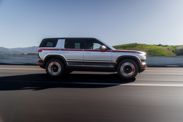 Rivian R2 sta arrivando, le immagini degli ultimi test