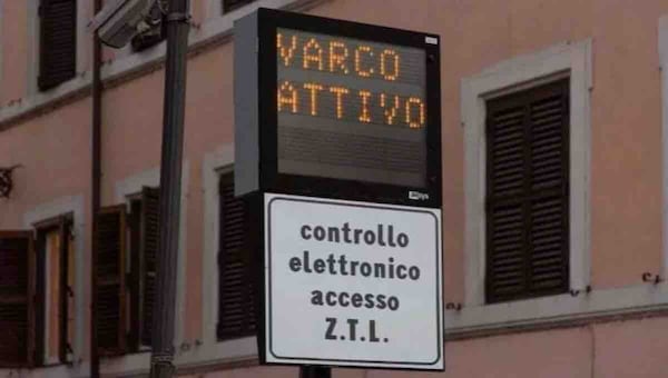 ZTL Roma, arriva la mazzata, 1.000 euro per le auto elettriche in centro