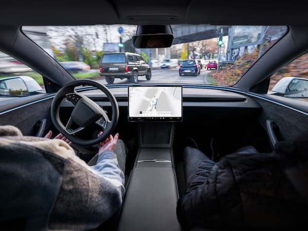 Tesla abilita Grok, le novità dell'AI di Musk per l'Europa