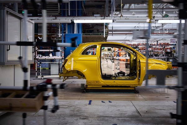 Mirafiori si rilancia con 430 nuovi assunti per Fiat 500 Hybrid