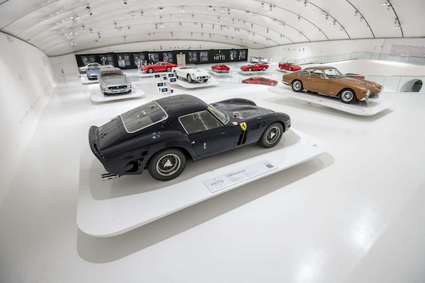 Ferrari e musica si uniscono: 10 auto leggendarie in mostra al Museo di Modena
