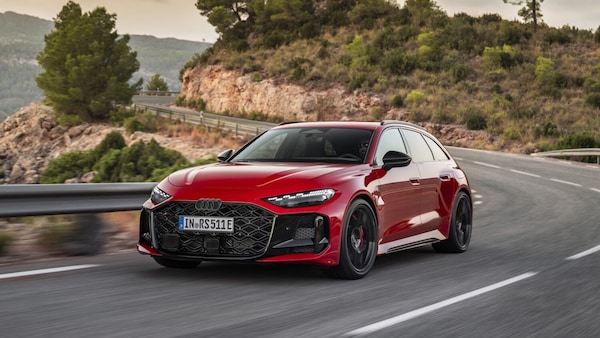 Audi RS5, berlina e Avant inaugurano l'era della sportività ibrida plug-in