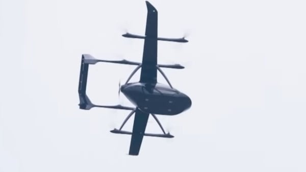 Auto volanti Cina: 150 km/h e 300 km di autonomia