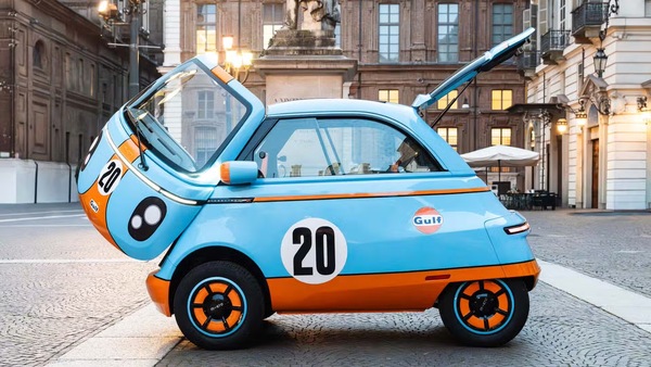 Microlino Tributo Porsche 917K Le Mans: la microcar in livrea Gulf dà spettacolo