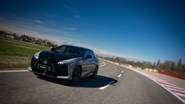Lexus RZ, il test in pista