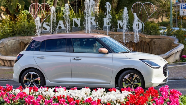 Suzuki Swift Hybrid Sakura conquista Sanremo