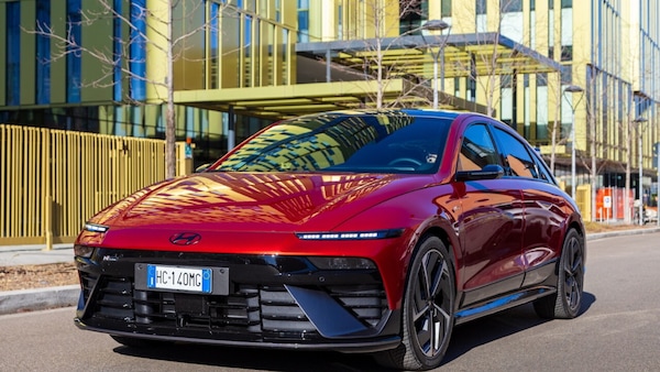 Hyundai Ioniq 6 N Line: quando il comfort elettrico vuole anche divertire