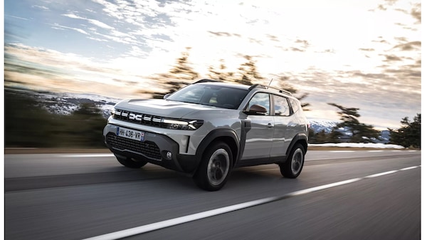 Dacia Duster Hybrid 155: il Suv bestseller si rinnova con più efficienza e carattere