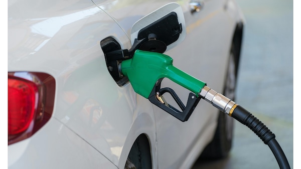 La benzina sfiora i 2 euro al litro: le mosse del governo per frenare la speculazione