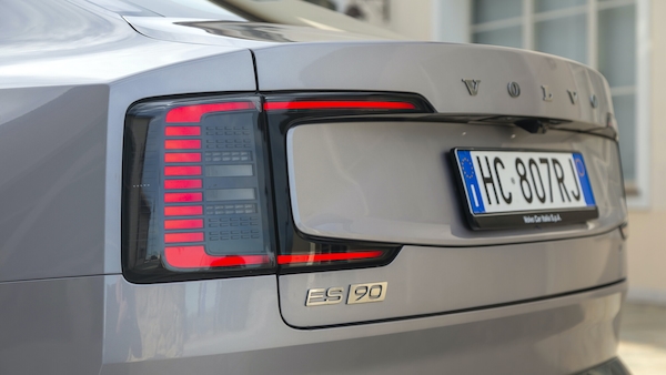 Volvo ES90, il test