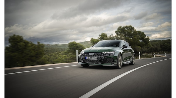 L’Audi RS 3 festeggia i 50 anni del 5 cilindri con una serie speciale