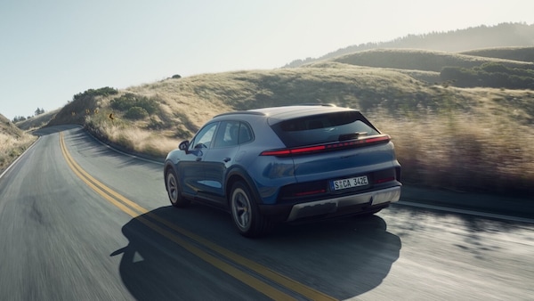 Porsche Cayenne S Electric, la virtù sta tra base e Turbo