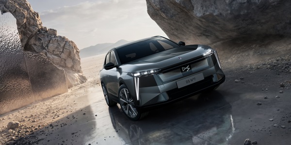 DS N°7, nuovo design e motori elettrici fino a 740 km di autonomia