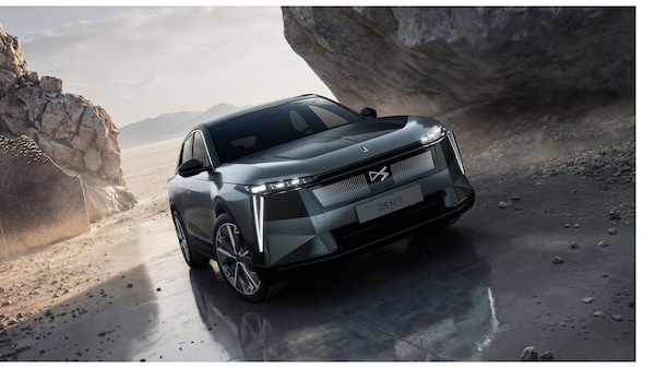 DS N°7, nuovo design e motori elettrici fino a 740 km di autonomia