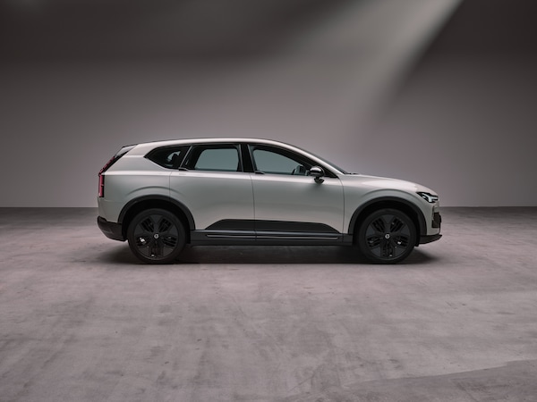 Volvo EX60 Cross Country arriva in Italia: i prezzi di lancio