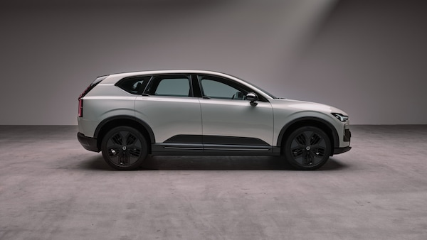 Volvo EX60 Cross Country arriva in Italia: i prezzi di lancio