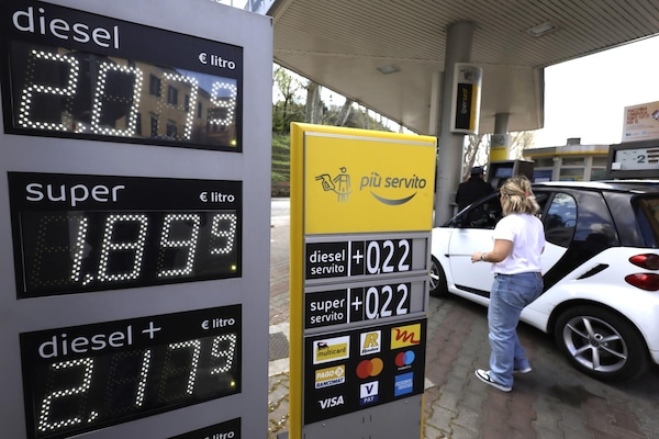 Carburanti, taglio delle accise ma prezzi ancora invariati: l'allarme del Codacons