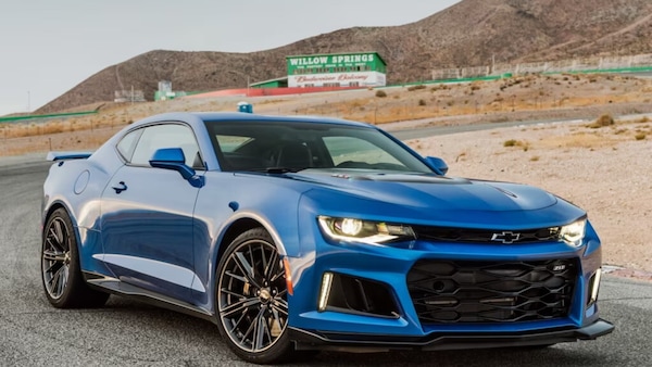 Addio a Chuck Norris: tutte le auto dello storico attore