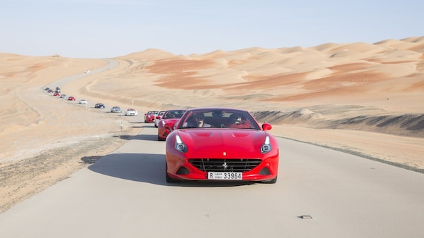 La guerra in Iran rallenta il lusso: Ferrari, Bentley e Maserati sospendono le consegne
