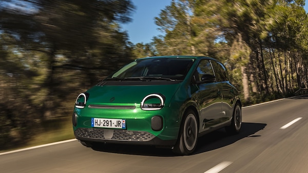 Twingo E-Tech Electric: agile in città, sorprende alla guida