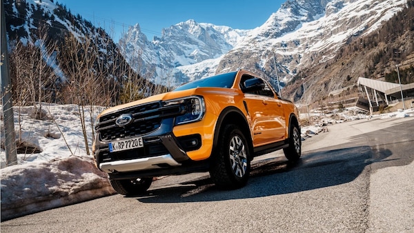 Ford Ranger PHEV: il pick-up ibrido debutta tra le vette di Courmayeur