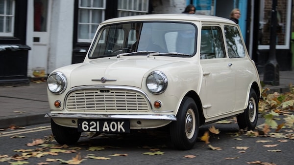 Addio a Gino Paoli, tutte le auto del cantante: che garage!