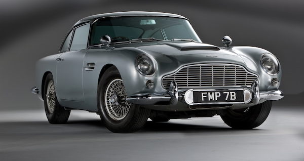 James Bond, dalle mitiche Aston Martin alla Denza: le auto di Daniel Craig