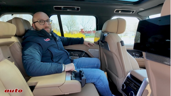 Nuova Range Rover 3.0 PHEV AWD, interni eleganti e optional di livello