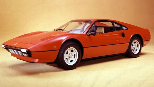 Ferrari 308, storia del mito dalle colline di Maranello a Hollywood