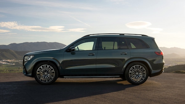 Le foto della nuova Mercedes GLS: il Suv di punta si aggiorna