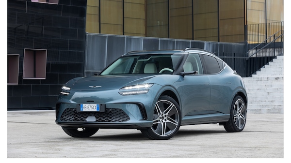Genesis GV60: il lusso elettrico coreano debutta in Italia