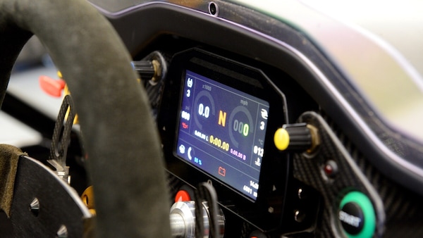 Ariel Atom 4RR, un'auto da pista che può girare su strada