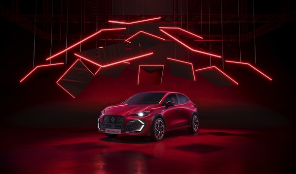 Renault Clio 2026, la best seller francese migliora ancora per tecnologia ed efficienza