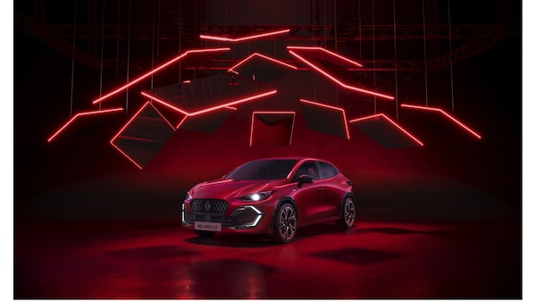 Renault Clio 2026, la best seller francese migliora ancora per tecnologia ed efficienza