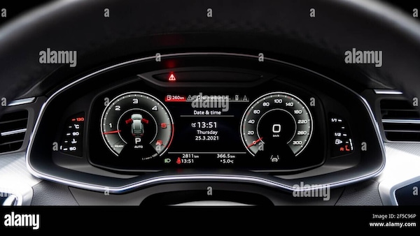 Auto aggiornamenti software: perché le auto si aggiornano più degli smartphone