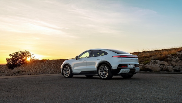 Porsche Cayenne Coupé Electric, come il Cayenne ma un dettaglio simil-911