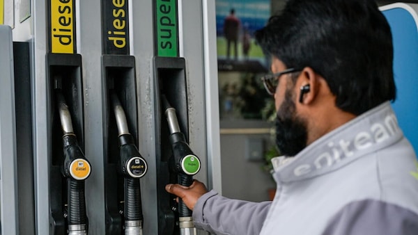 La lenta discesa dei prezzi di benzina e Diesel e una decisione da prendere